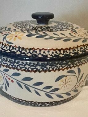 La Dolce Vita Round Covered Casserole, Excellent Condition